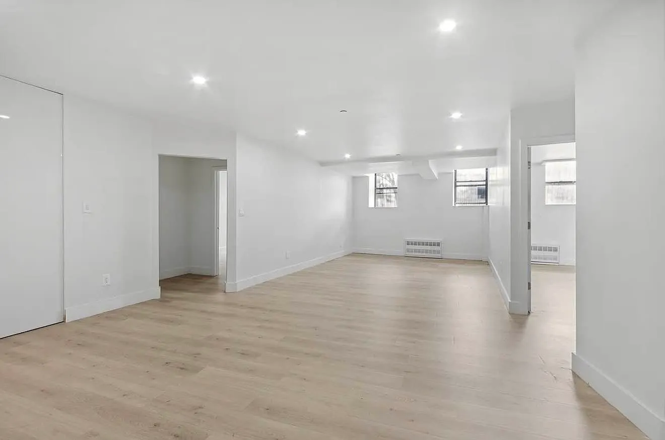 1035 Washington Avenue — Photo 1
