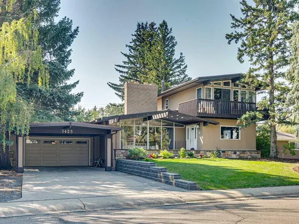 1423 N 75th Ave SW, Calgary, AB T2V 0S9