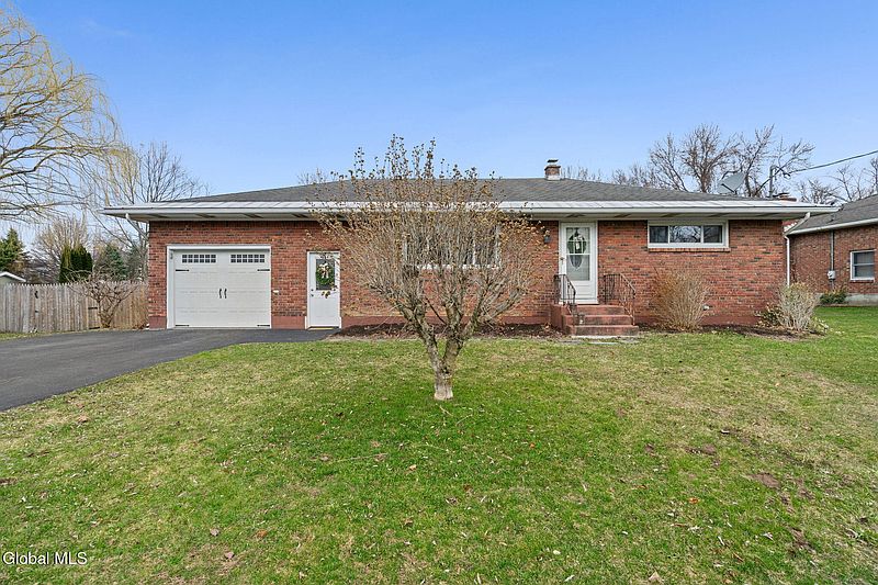 4th image of 442 Russell Road