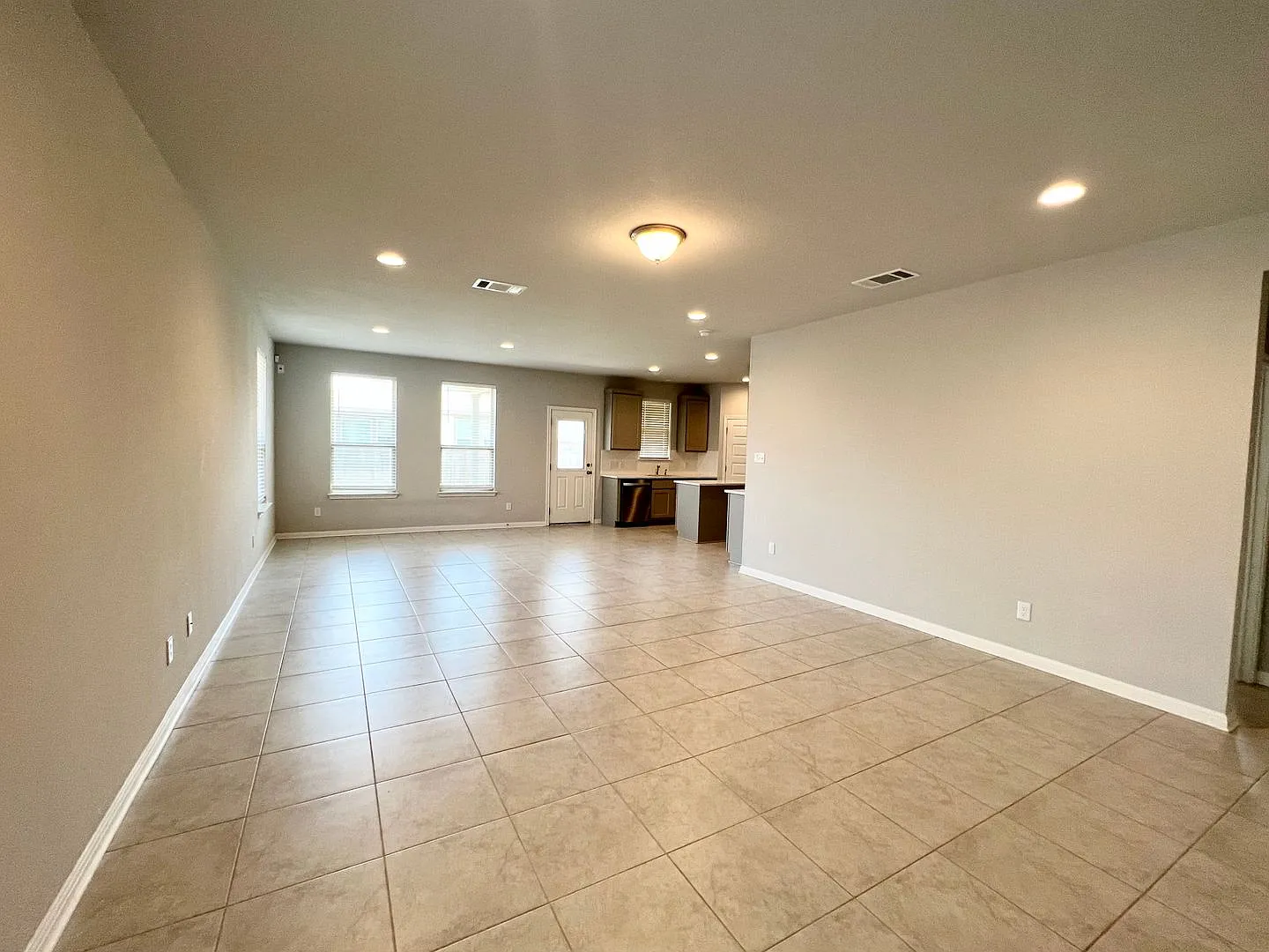 4 Bedroom home ready in August — Photo 2