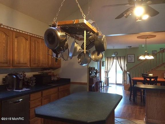 4th image of 801 E Melendy St