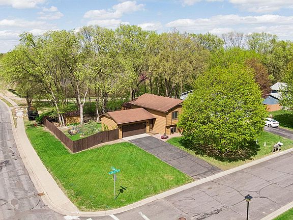 2nd image of 202 Elm Creek Rd