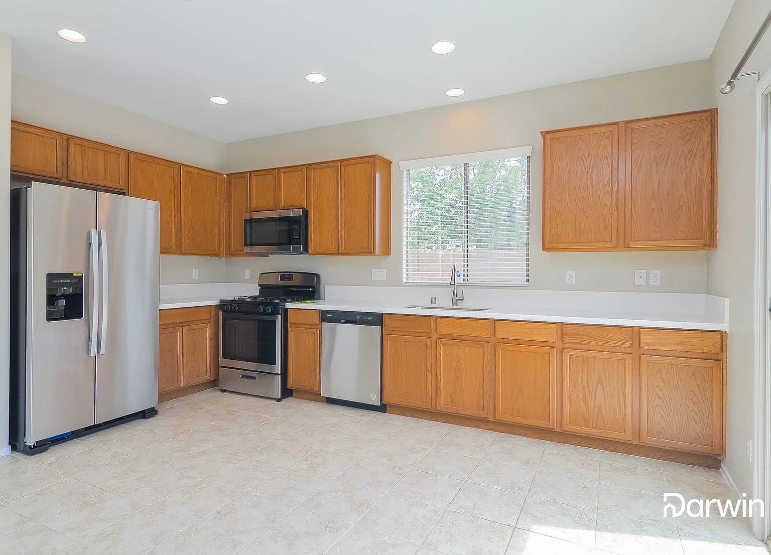 4 bed, 3.0 bath, 2122 sqft, $2,245 — Photo 4