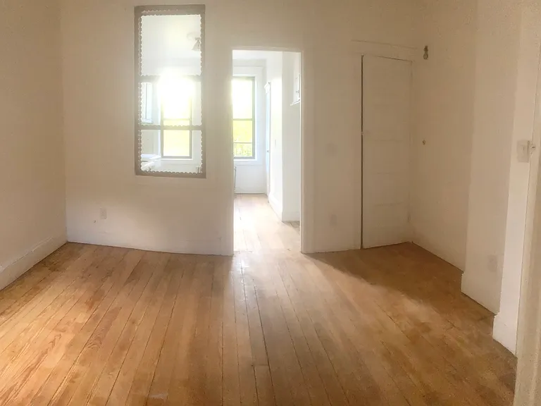 1692 Gates Ave #3L — Photo 6
