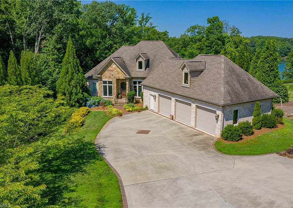 1st image of 212 Leeward Dr