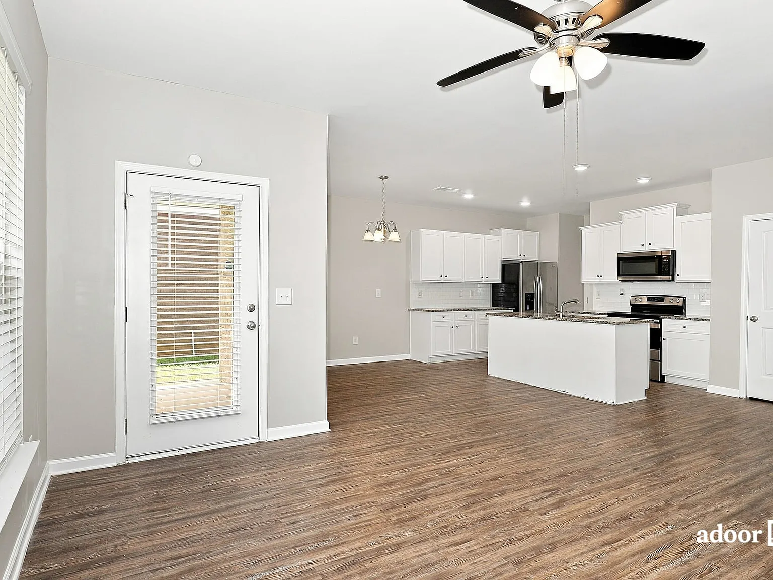 4 bed, 2.5 bath, 1705 sqft, $2,045 — Photo 2