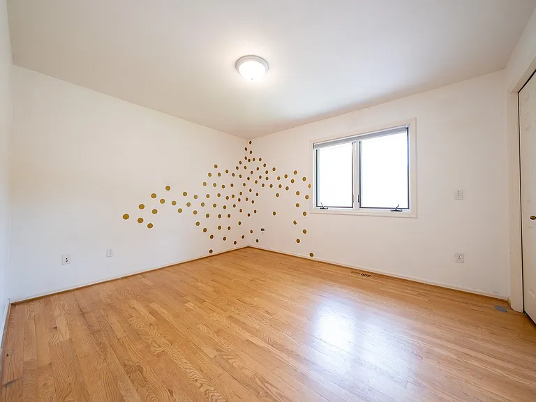 210 Orchard St N — Photo 18