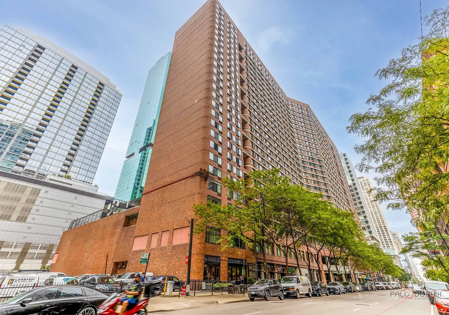 1 bed, 880 sqft, $2,400 — Photo 1