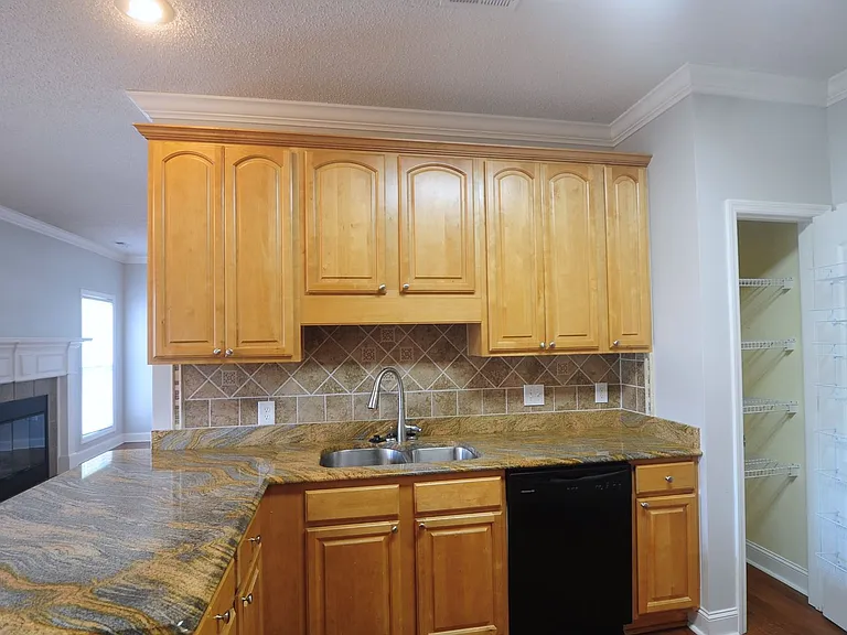 5016 Liberty Park Cir SE — Photo 9