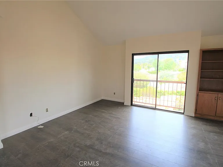 415 W Stocker St #307 — Photo 2