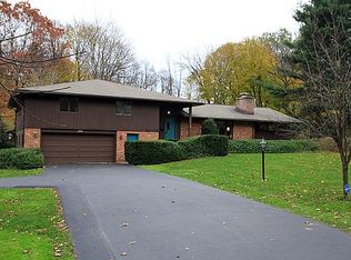 240 Weymouth Dr, Rochester, NY 14625