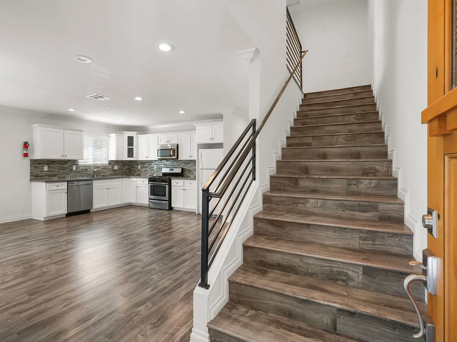 3 bed, 1600 sqft, $3,950 — Photo 4