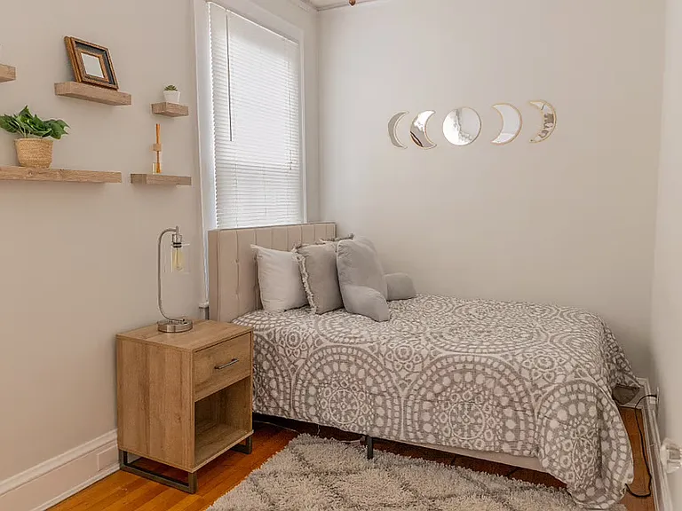 831 Gates Ave #B — Photo 7