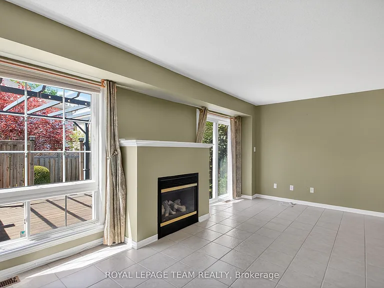 32 Riverstone Dr N — Photo 22