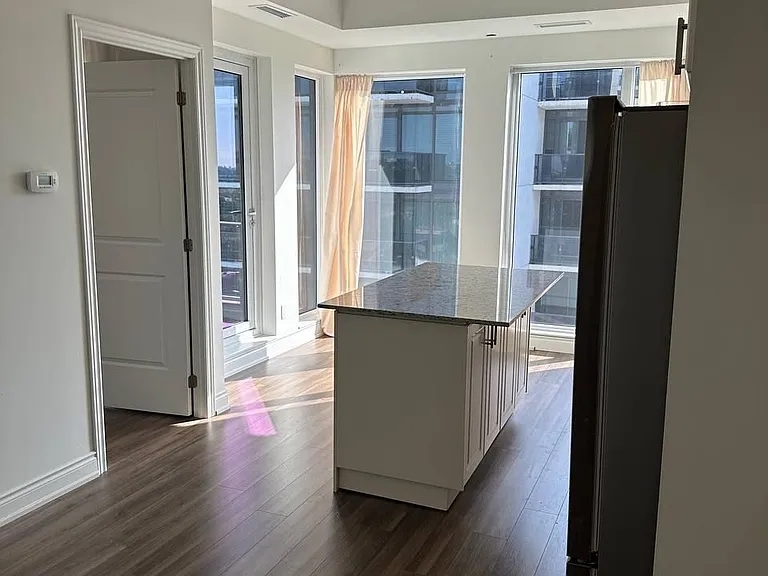 9618 Yonge St #1508 — Photo 4
