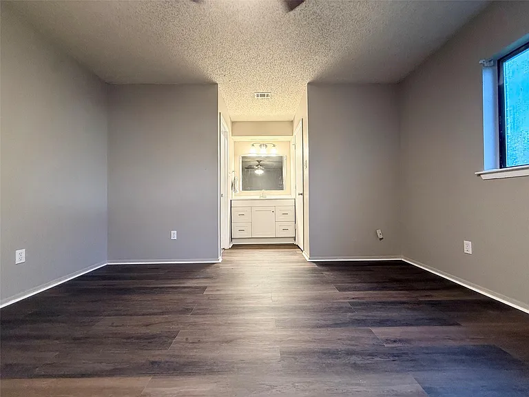 2834 Naples Dr — Photo 15
