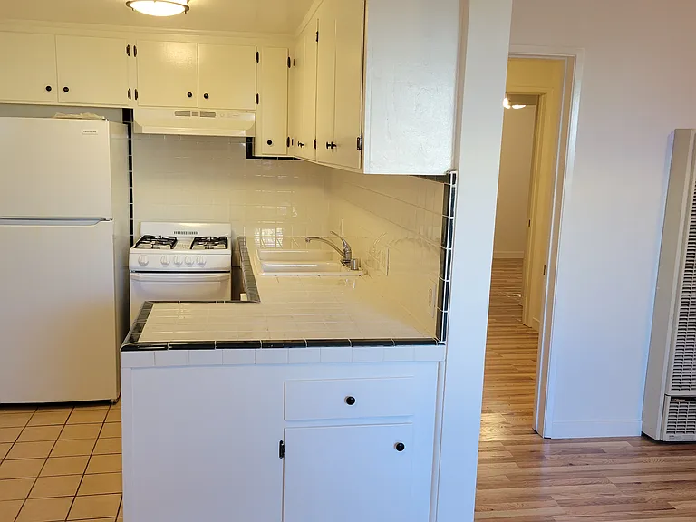 676 Flower Ave #2 — Photo 7