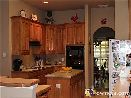 kitchen has lots of storage