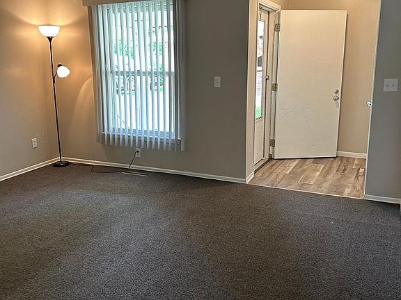 3rd image of 620 Hemlock Ln