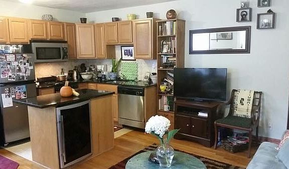 2nd image of 624 N Monroe St APT 1