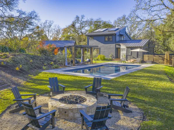 705 Chiquita Rd, Healdsburg, CA 95448