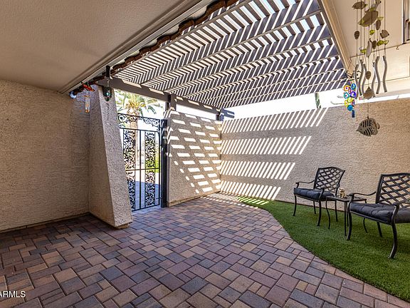 3rd image of 10809 W PALMERAS Drive