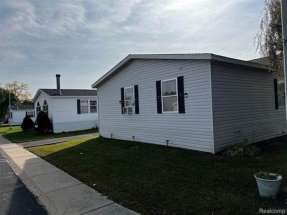 3rd image of 1341 Overlook Ln