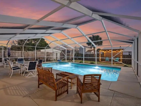 110 Austin Ct, Mary Esther, FL 32569