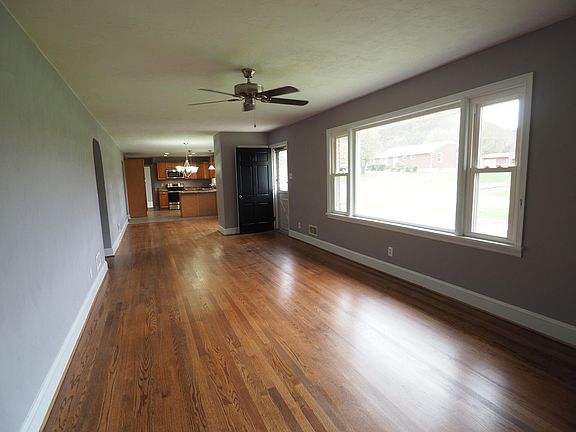 5th image of 103 Parkway Ln