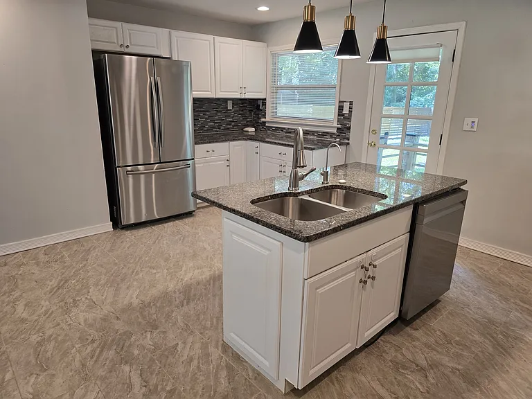 869 Jefferson Ave — Photo 6