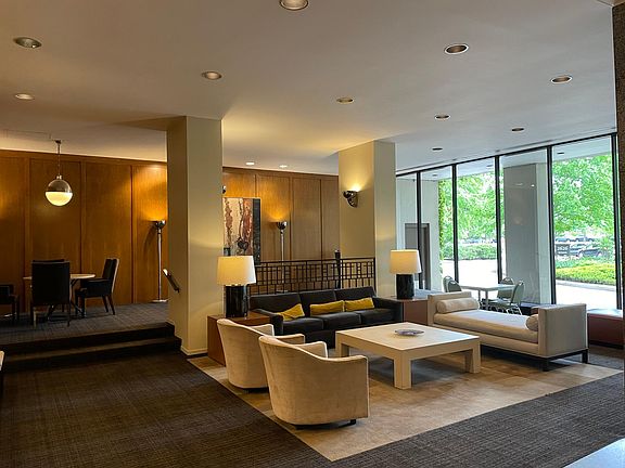2nd image of 2626 N Lakeview Ave APT 810