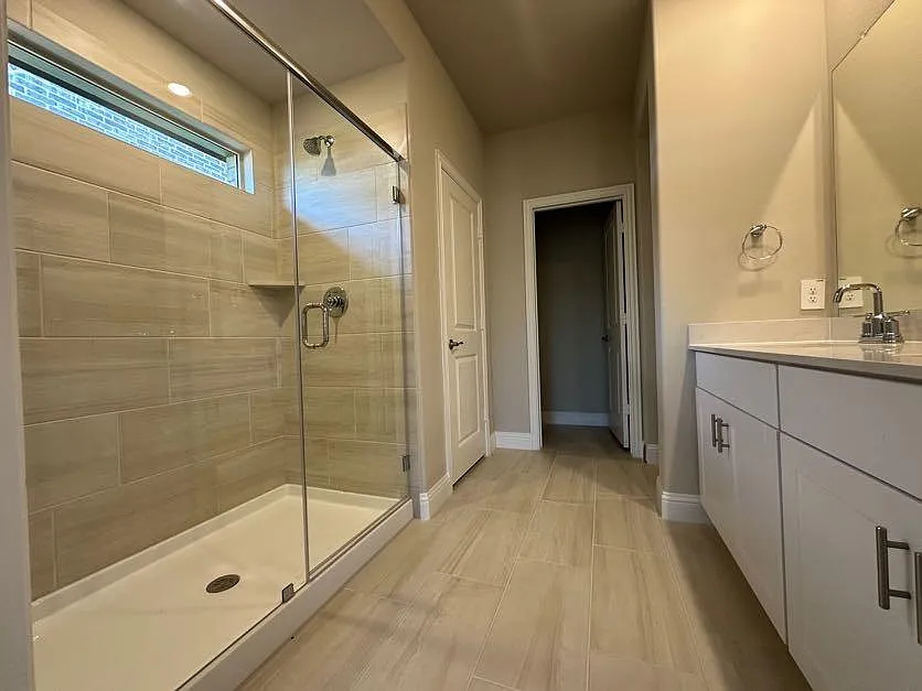 4 bed, 2216 sqft, $1,995 — Photo 2