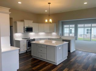 1394 Prairie Creek Cir #10, Oconomowoc, WI 53066