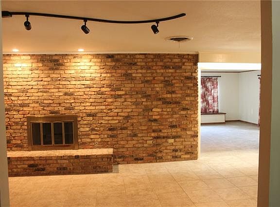 3rd image of 2821 Southgate Dr