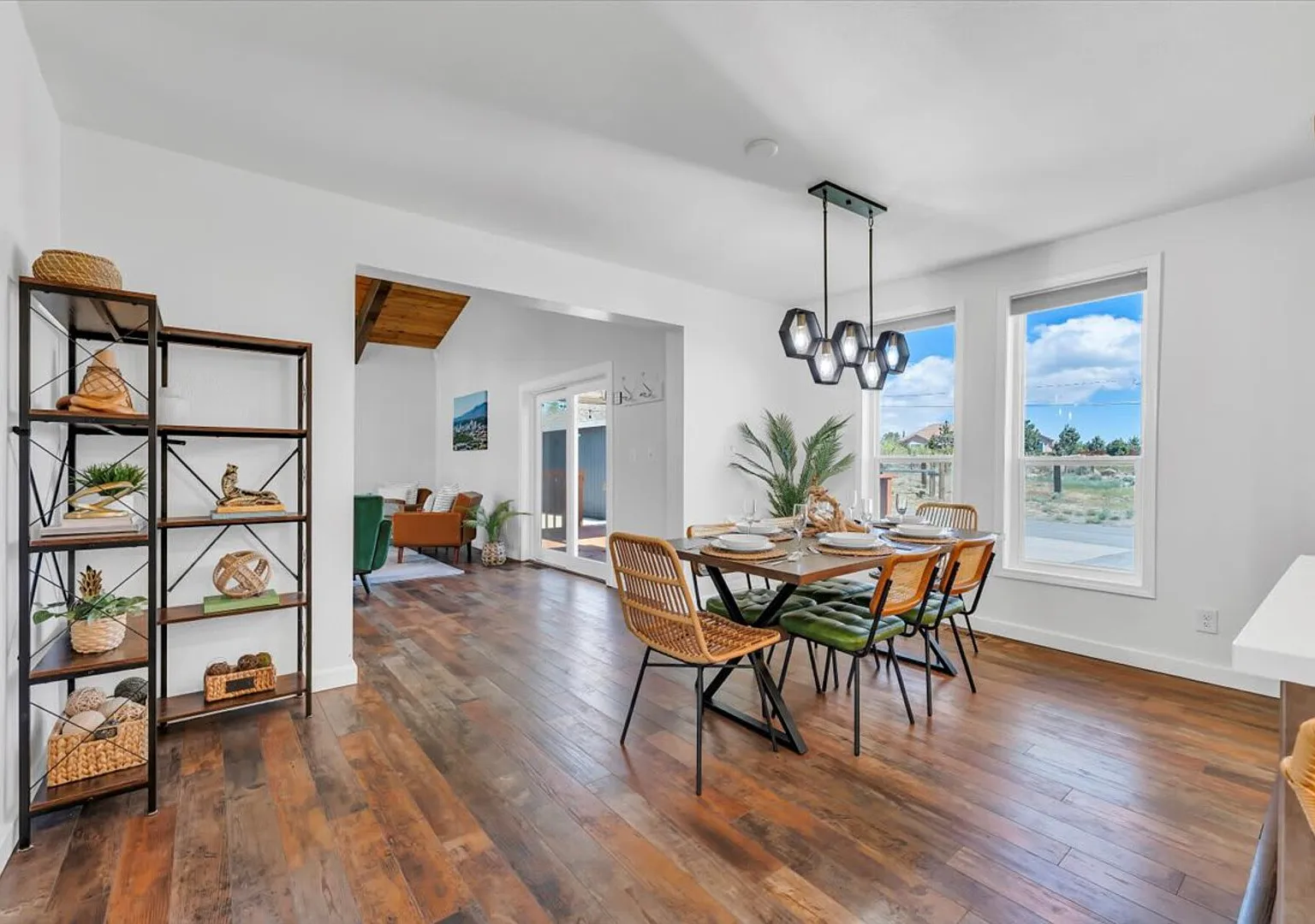 Reno Retreat - 3BR Oasis w Swim Spa, Hot Tub — Photo 4
