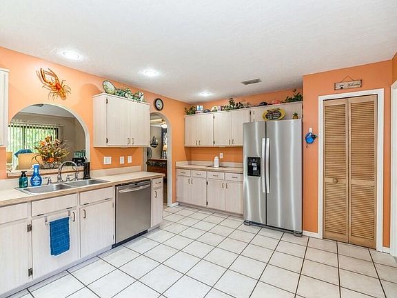 3rd image of 5040 Volusia Ave