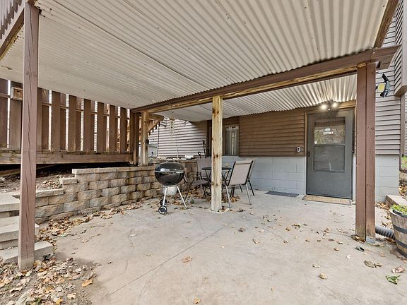 Private patio overlooking large backyard. Wild turkeys, fireflies, and deers can be seen regularly.