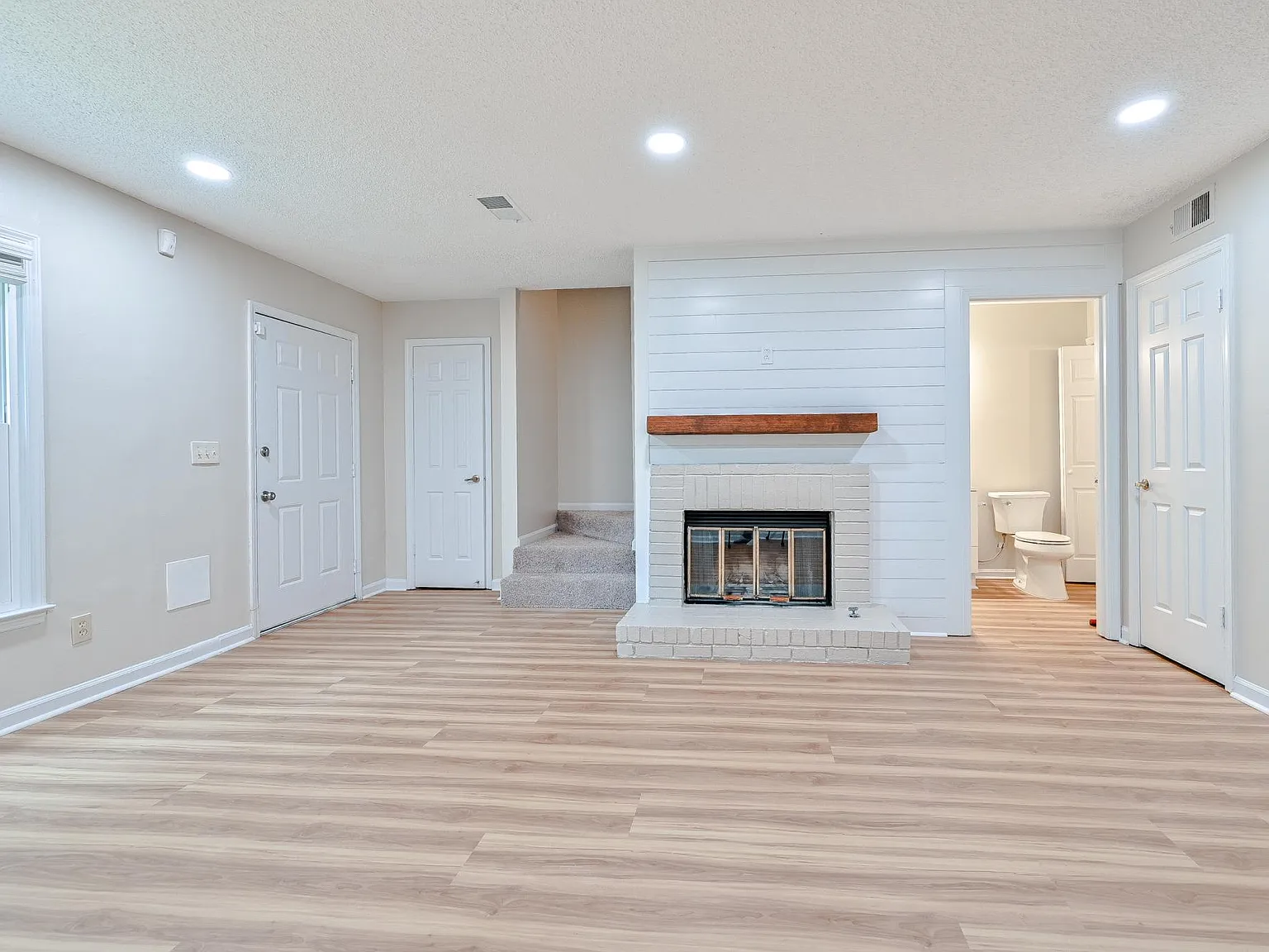 2 bed, 2.5 bath, 1240 sqft, $2,095 — Photo 4