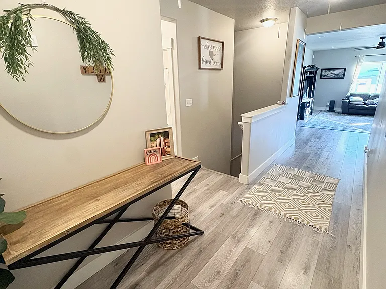 1128 N Coachman Ln — Photo 5