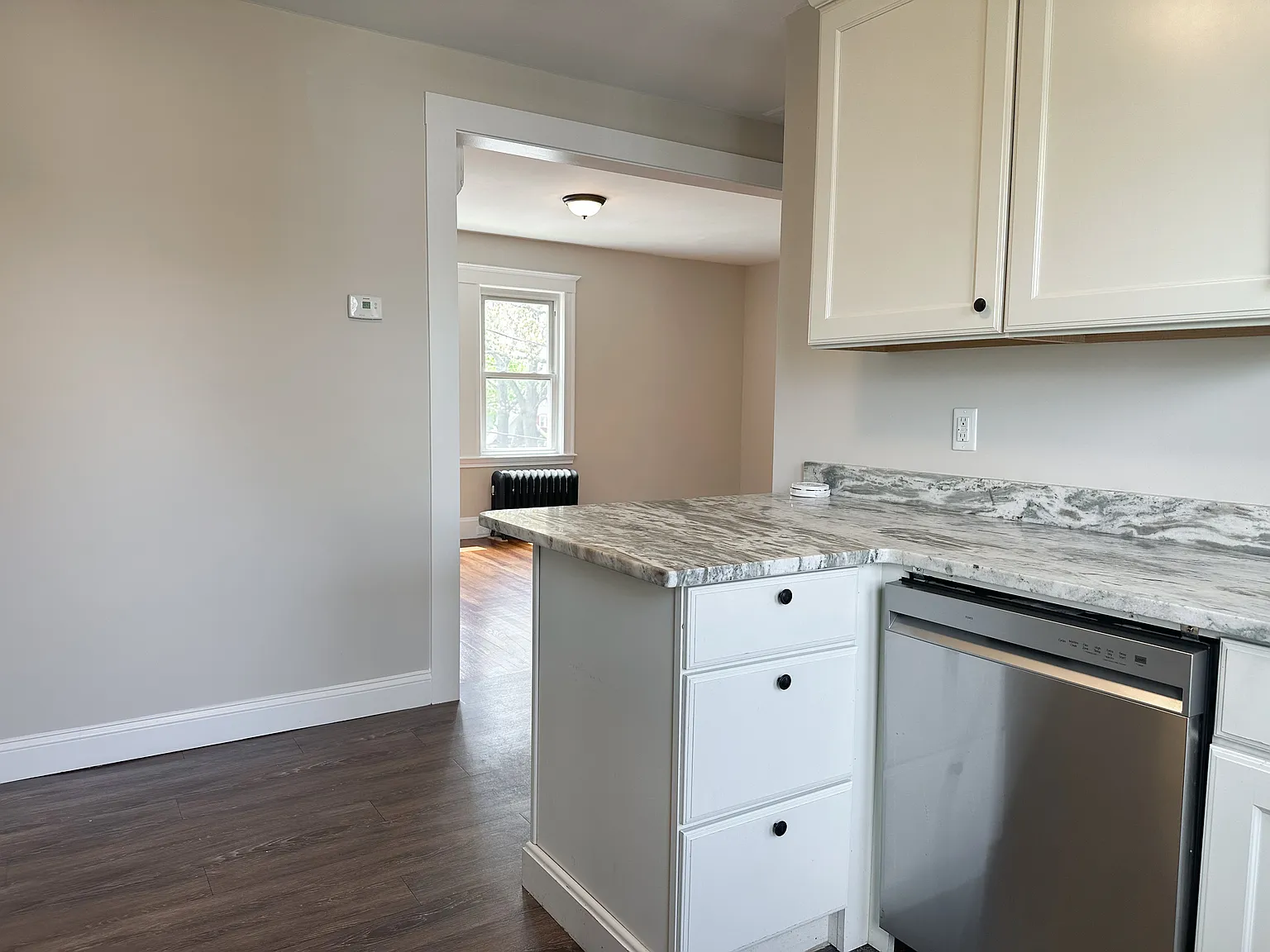3 bed, 1200 sqft, $2,600 — Photo 4