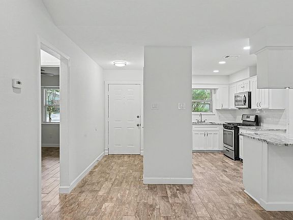 5th image of 14 Summer Crest Cir