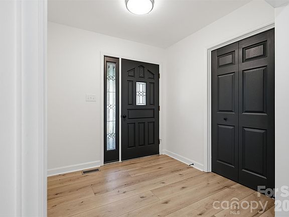 4th image of 3730 Club House Dr NE