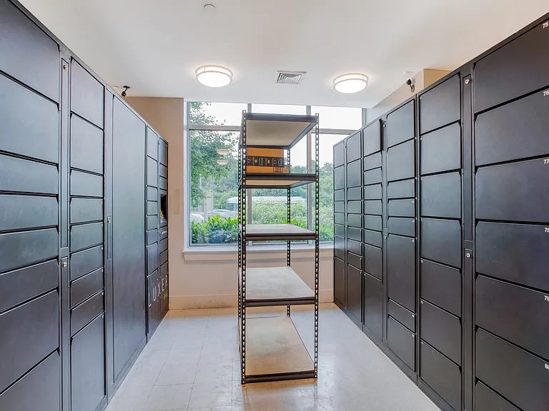 Conveniently pick up packages in secure lockers