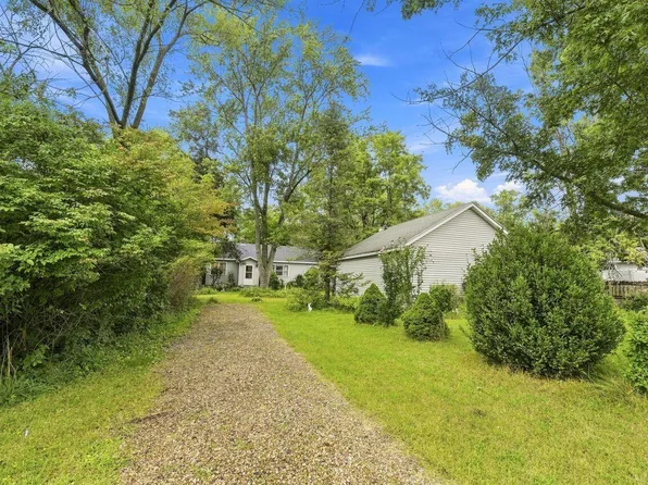 427 S Mayhew St, New Buffalo, MI 49117