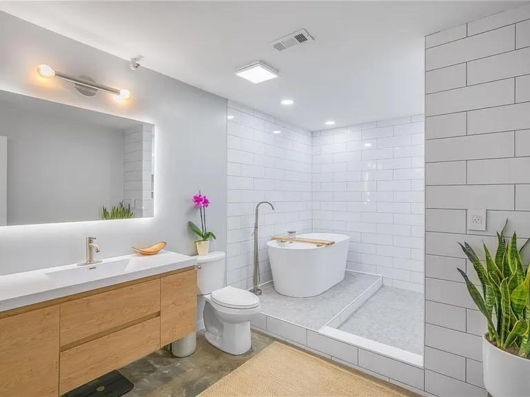 174 Chester Ave SE #102 — Photo 17