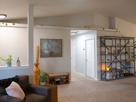5th image of 2930 Panorama Dr