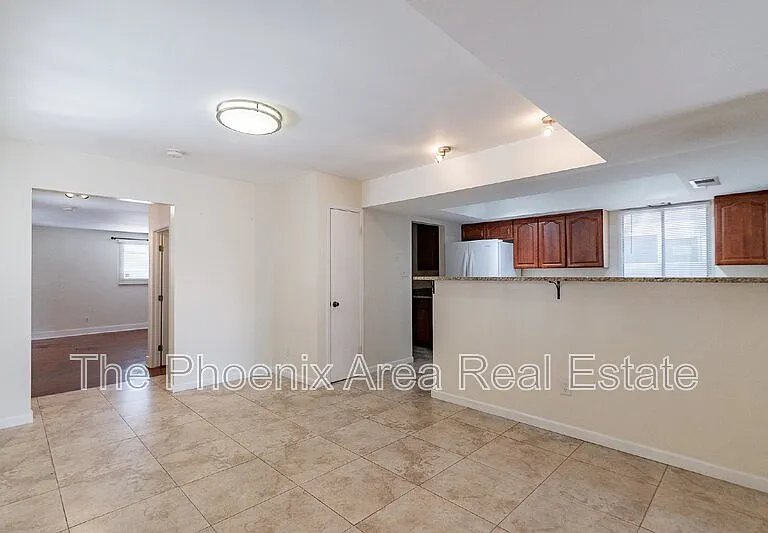 1001 E Campus Dr — Photo 24