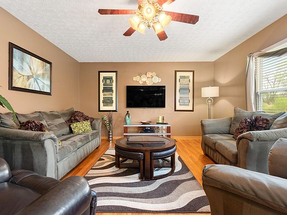 4th image of 3059 Kings Realm Ave