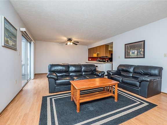 2nd image of 410 Redwood Ct