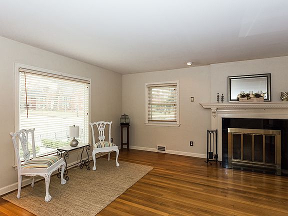 Living rm with fireplace